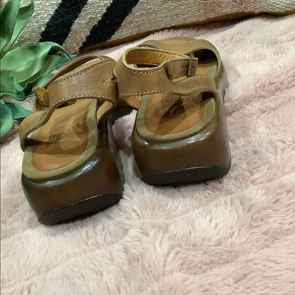 Dansko Lara Caramel Sandals Size 36 - Picture 4 of 8